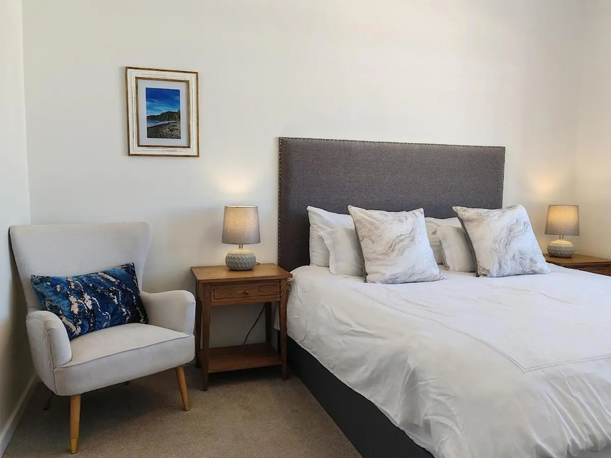 Courtside Views Empire Apartment Muizenberg