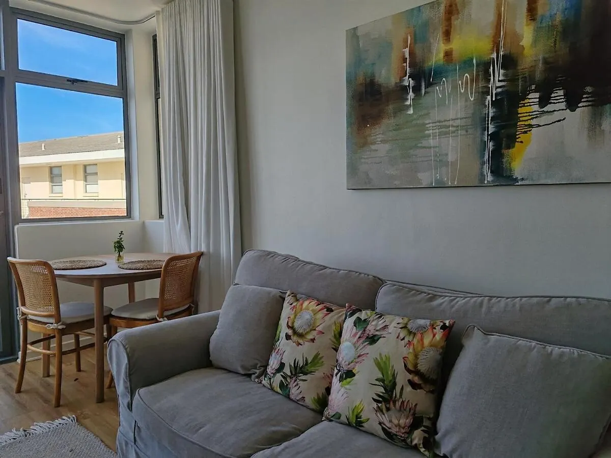 Courtside Views Empire Apartment Muizenberg 0*,  South Africa
