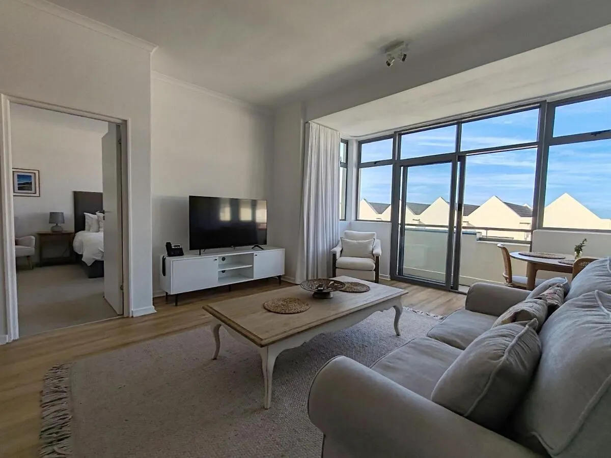 Courtside Views Empire Apartment Muizenberg 0*,  South Africa